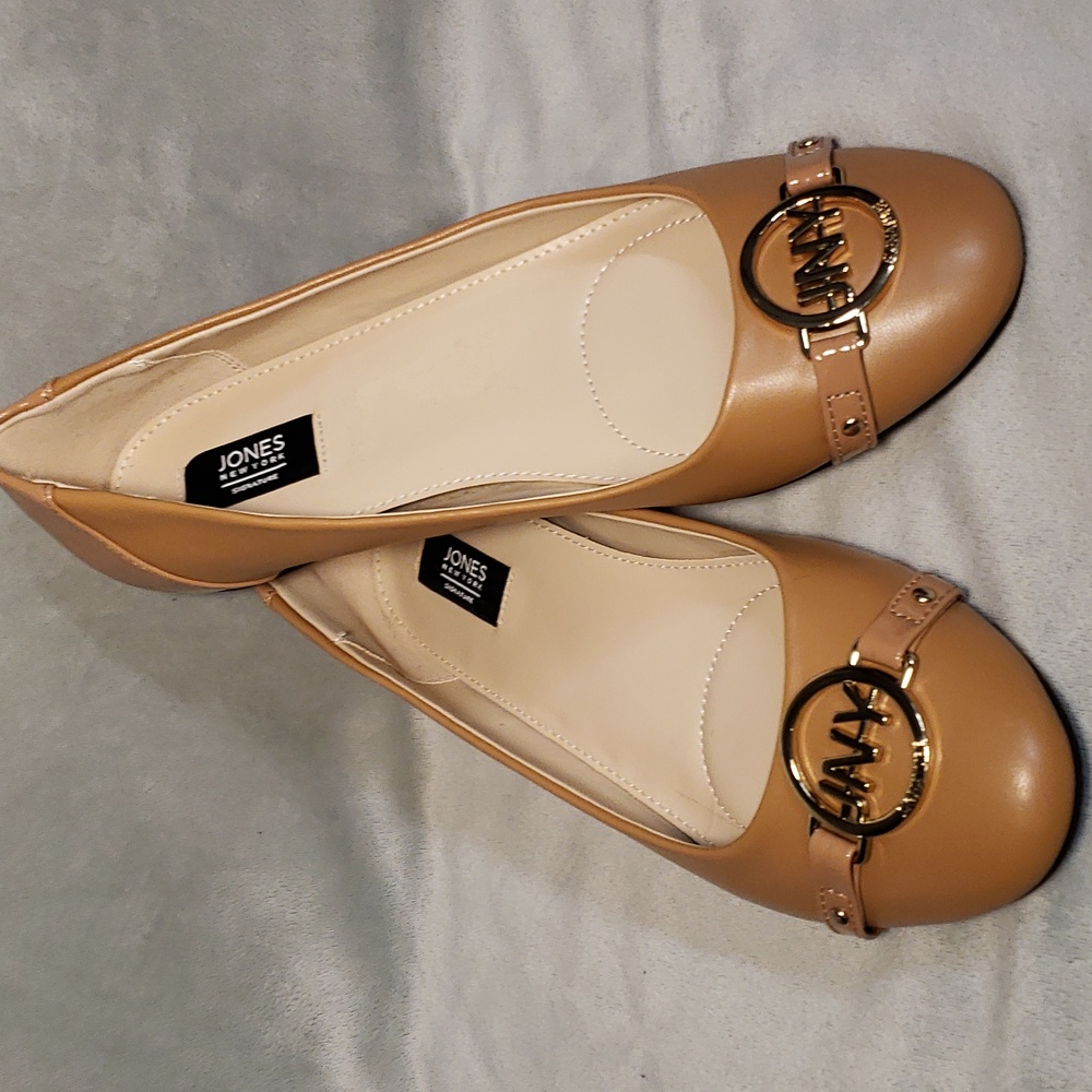 Tan Round Toe Women's Ballet flats.